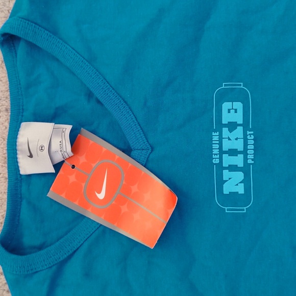 NIKE women's Vneck T-shirt - Picture 2 of 3